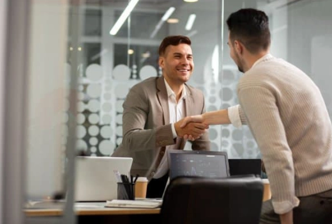 03 fale com nossos consultores grupo investcon